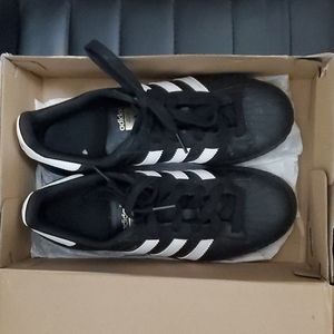 Adidas superstar J. Size 5